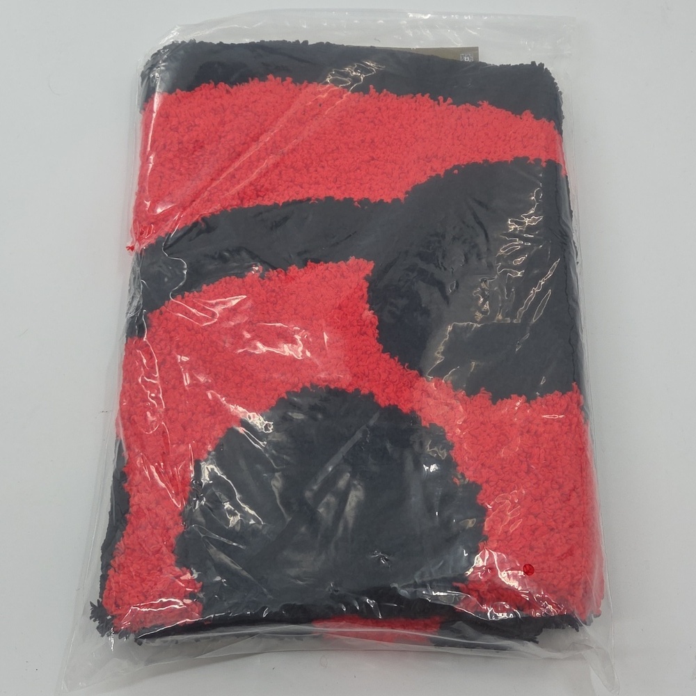 Red and Black Mystic Eye Circular Rug New - Picture 3 of 12
